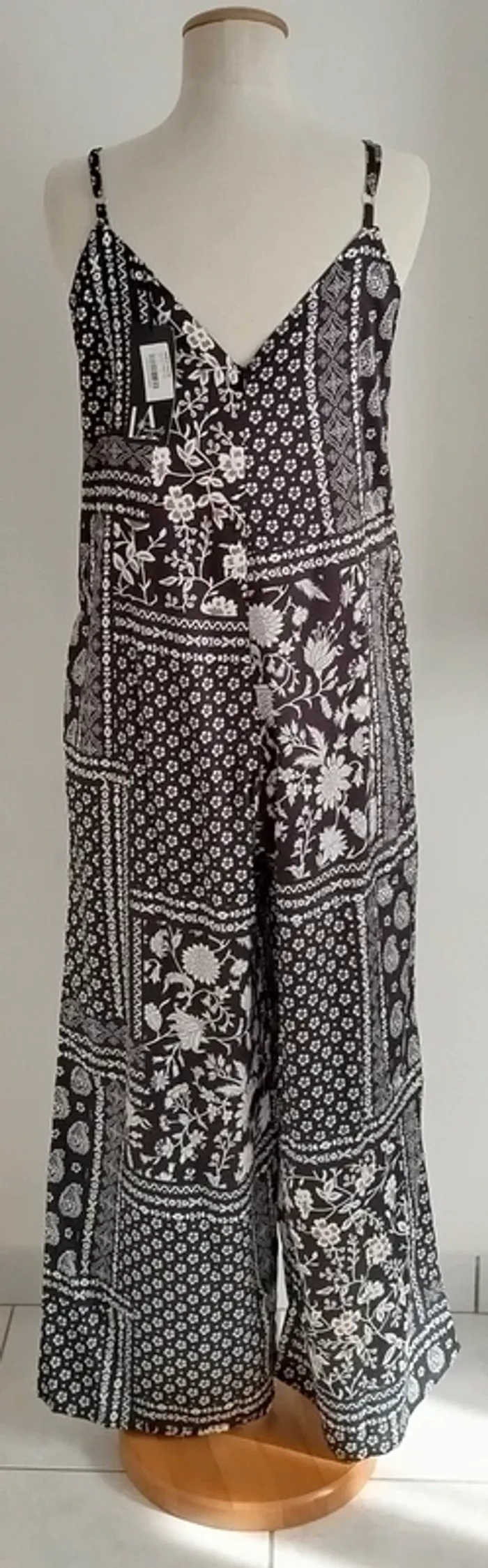 Combipantalon à bretelles jambes larges noire et blanche L Angels taille 36 neuve avec étiquette - photo numéro 3