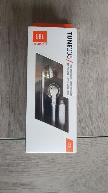 Ecouteurs Appels Mains libres JBL TUNE 205 Neuf.