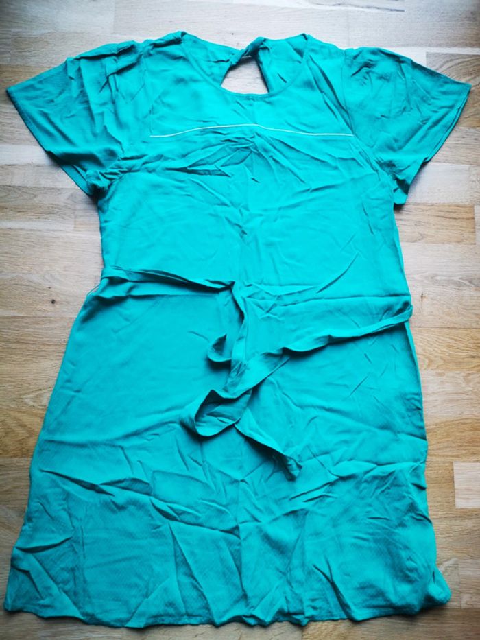 Robe d'été avec ceinture neuve avec étiquette