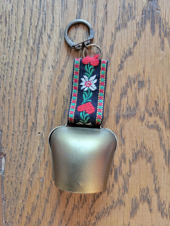 Porte-clef cloche à vache florale suisse - photo numéro 2