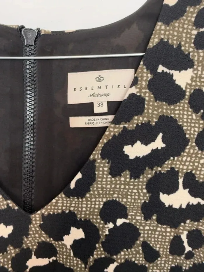 Robe Essentiel Antwerp léopard taille 38 parfait état - photo numéro 3