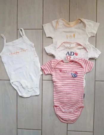 Lot de 4 bodies été  fille 6mois