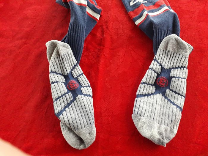 Lot 2 a paires chaussettes  foot garcons  40/42 - photo numéro 4