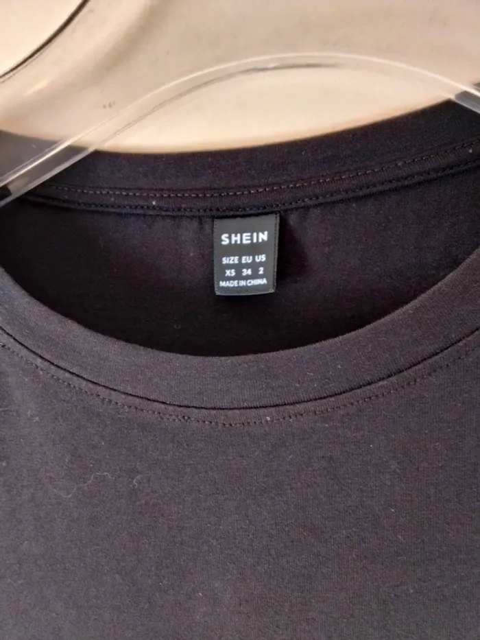 Tee shirt manches courtes. Marque shein (A223) - photo numéro 3