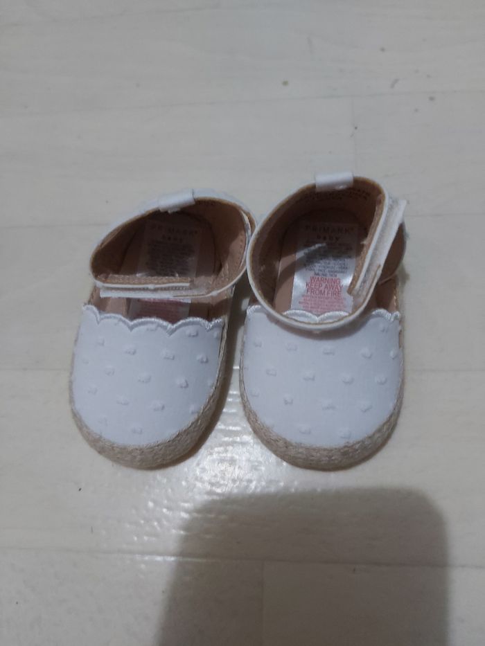 Paire chaussures bébé blanches neuves Primark