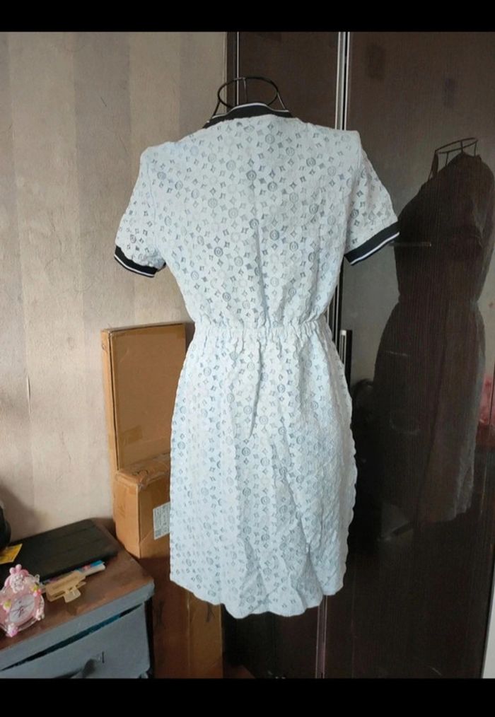 Robe d'été en dentelle bleu ciel - photo numéro 2