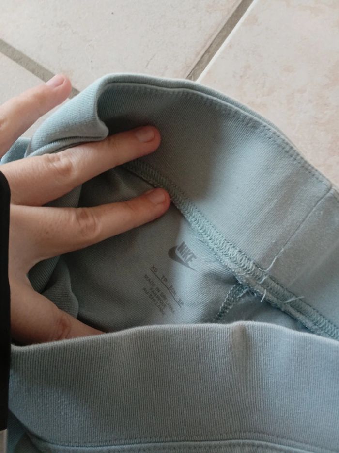 Short cycliste nike Taille 34 - photo numéro 3