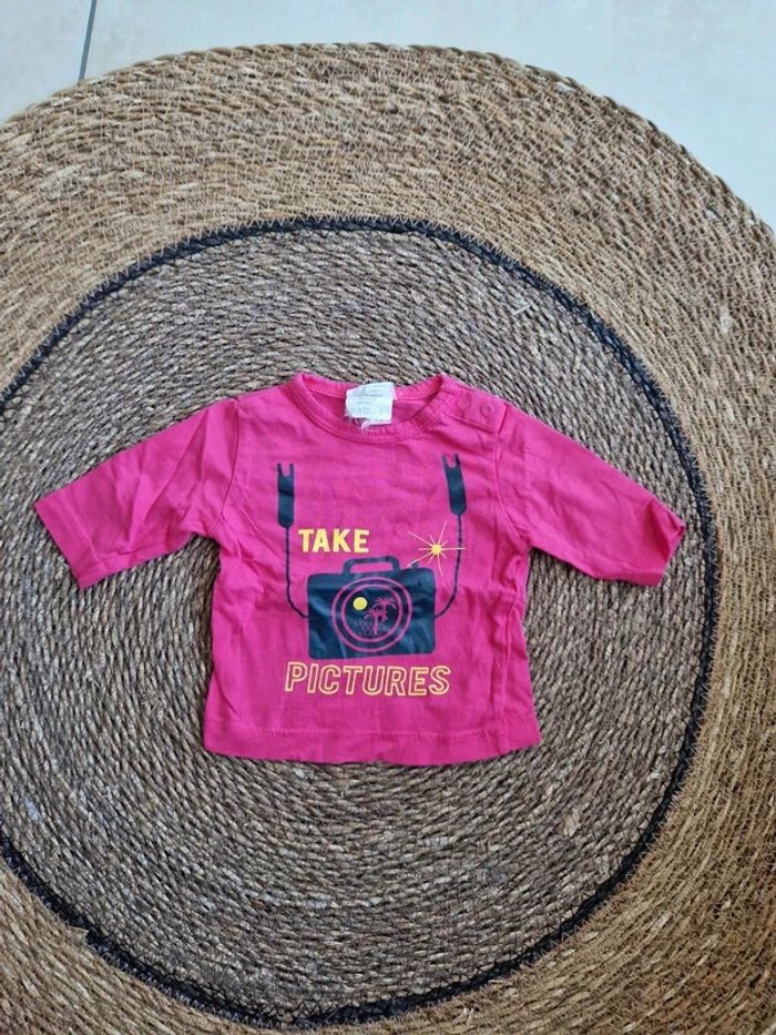 Joli tee-shirt manches longues taille 1 mois