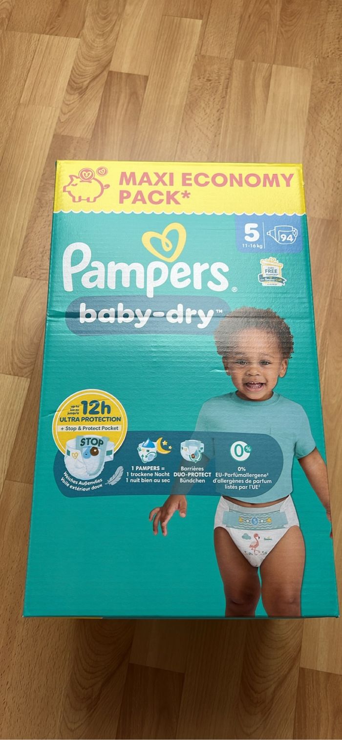 Couche Pampers Baby-dry taille 5 11-16kg 94 couches