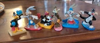 Vends lot de 6 personnages warner bros vintages (3 surfers et 3 porte crayon)