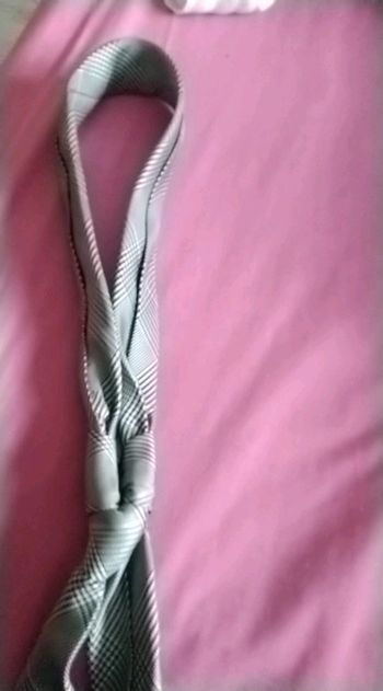 Cravate grise et noir