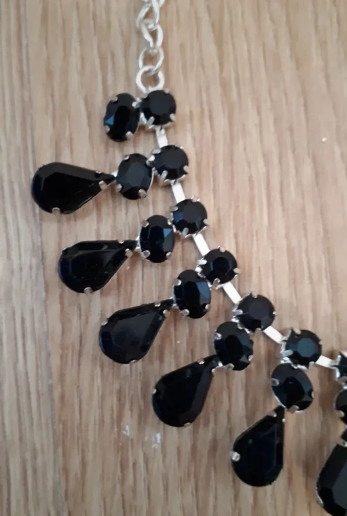 Lot de 2 colliers Plastron noir argenté et doré - photo numéro 5