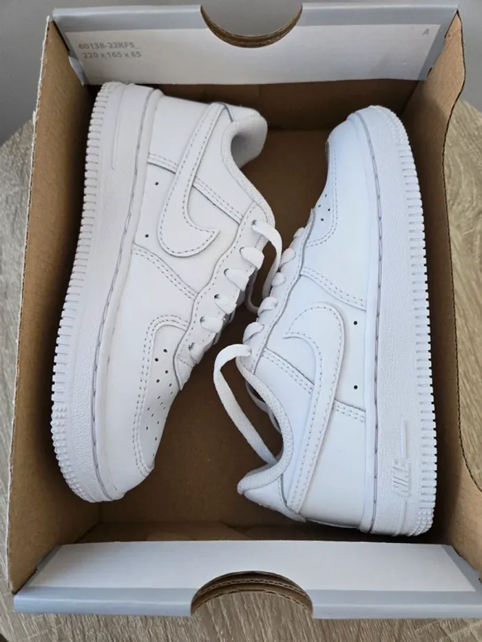Nike force 1 taille 28 neuves blanches