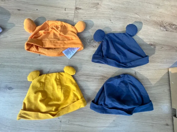 Lot de 4 bonnet Mickey taille 86-92 cm