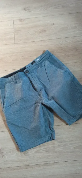 Short volcom taille 31