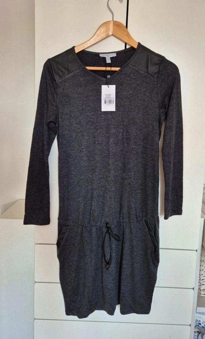 Robe grossesse gris pièce cuir Envie de fraise Taille 36 38 M - photo numéro 2