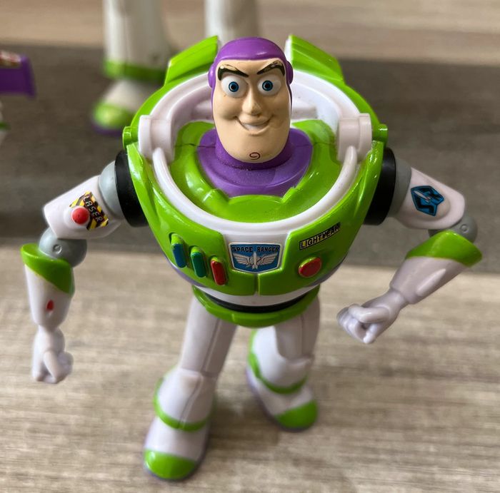 Lot e 3 buzz l’éclair dont le gros qui fait du son et lumières en bon état - photo numéro 3