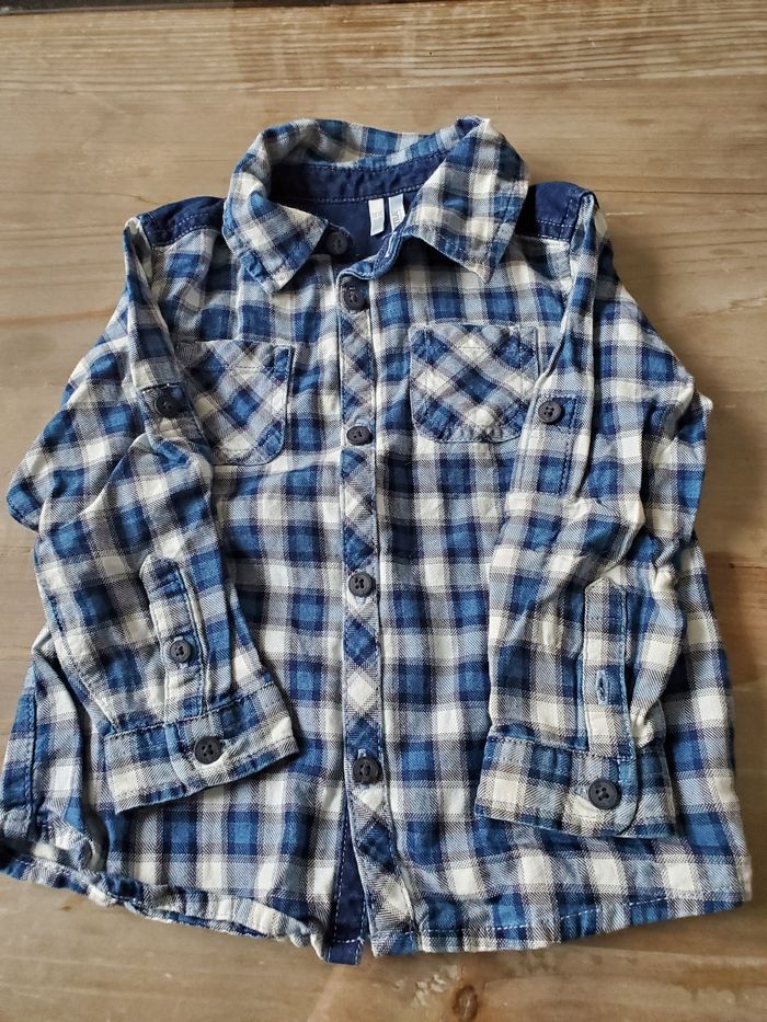 Lot 2 chemises 18 mois - photo numéro 4