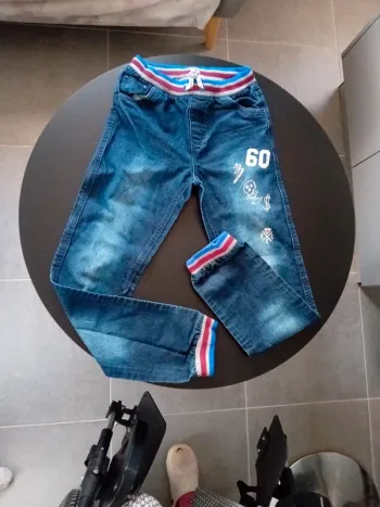 Jean Reglabe Bleu Matière Jogging Taille 14 ans