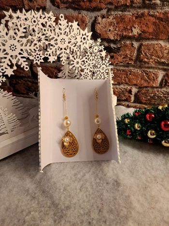 Boucles d'oreilles pendante marron clair et breloques