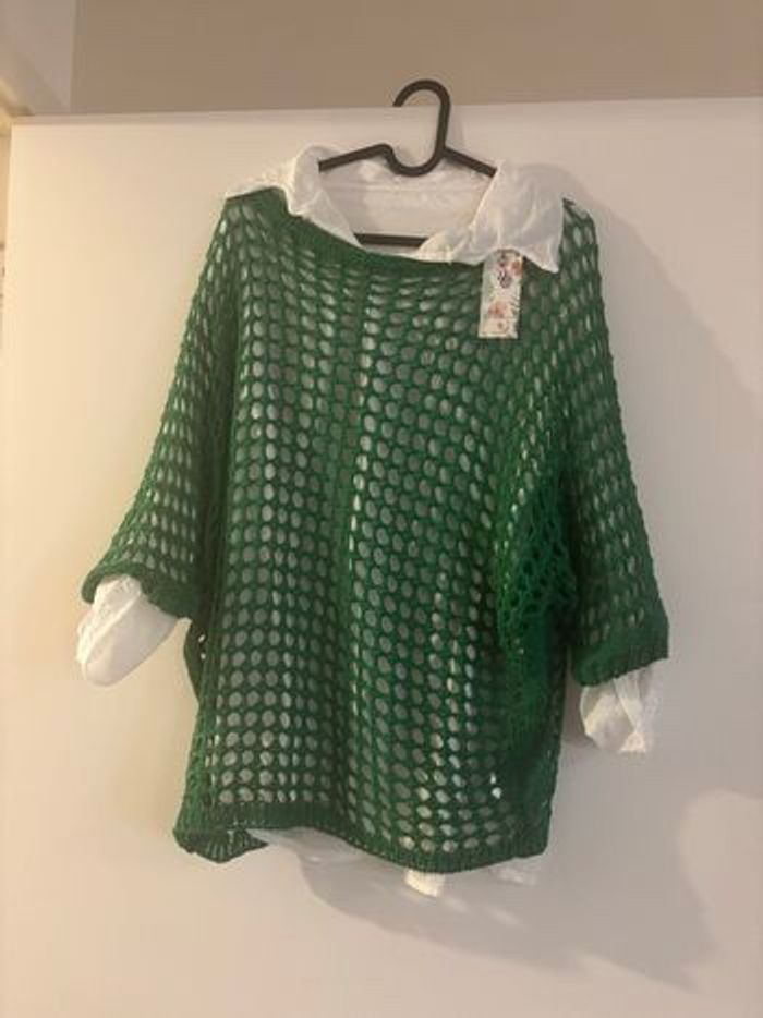 Ensemble chemise et pull à trous