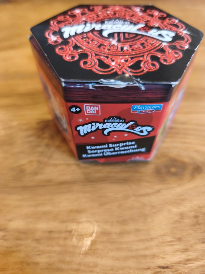 Boîte miraculeuse LadyBug Miraculous 
Kwami surprise WAYZZ - photo numéro 4