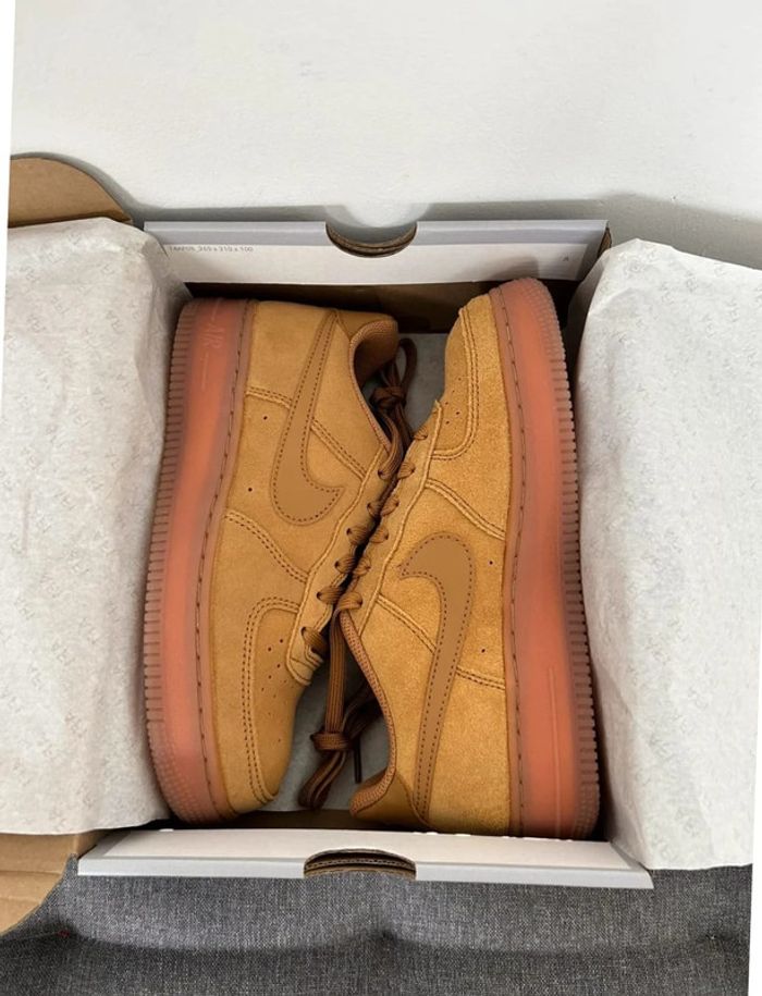 Nike air force 1 LV8 - photo numéro 4