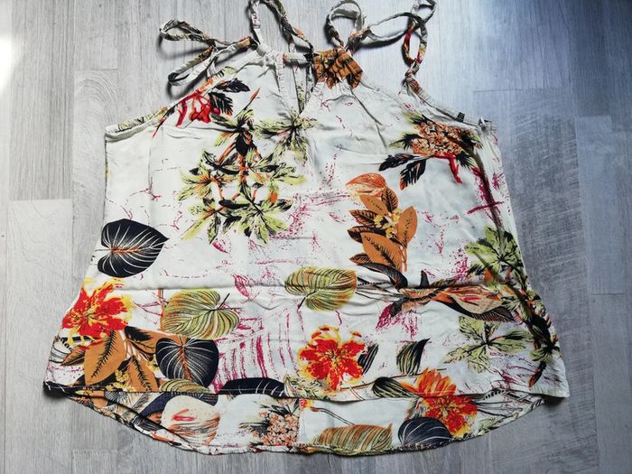 Top court à bretelles fleurie taille 36 - photo numéro 6