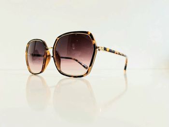 Lunette de soleil femme marron léopard contour doré verres dégradés uvprotection catégorie 3