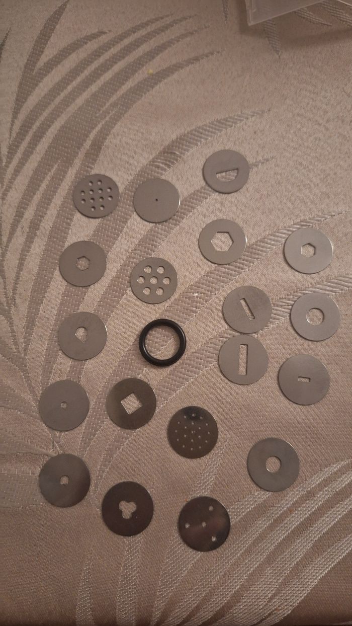 Seringue à vis pour pâte fimo avec 20 embouts et boîte de rangement - photo numéro 3