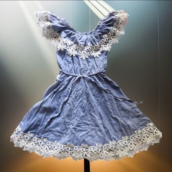 Jolie petite robe évasée a col bardot dentelle