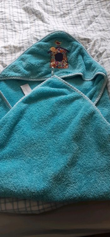 Cap de bain carré blanc peu utilisée