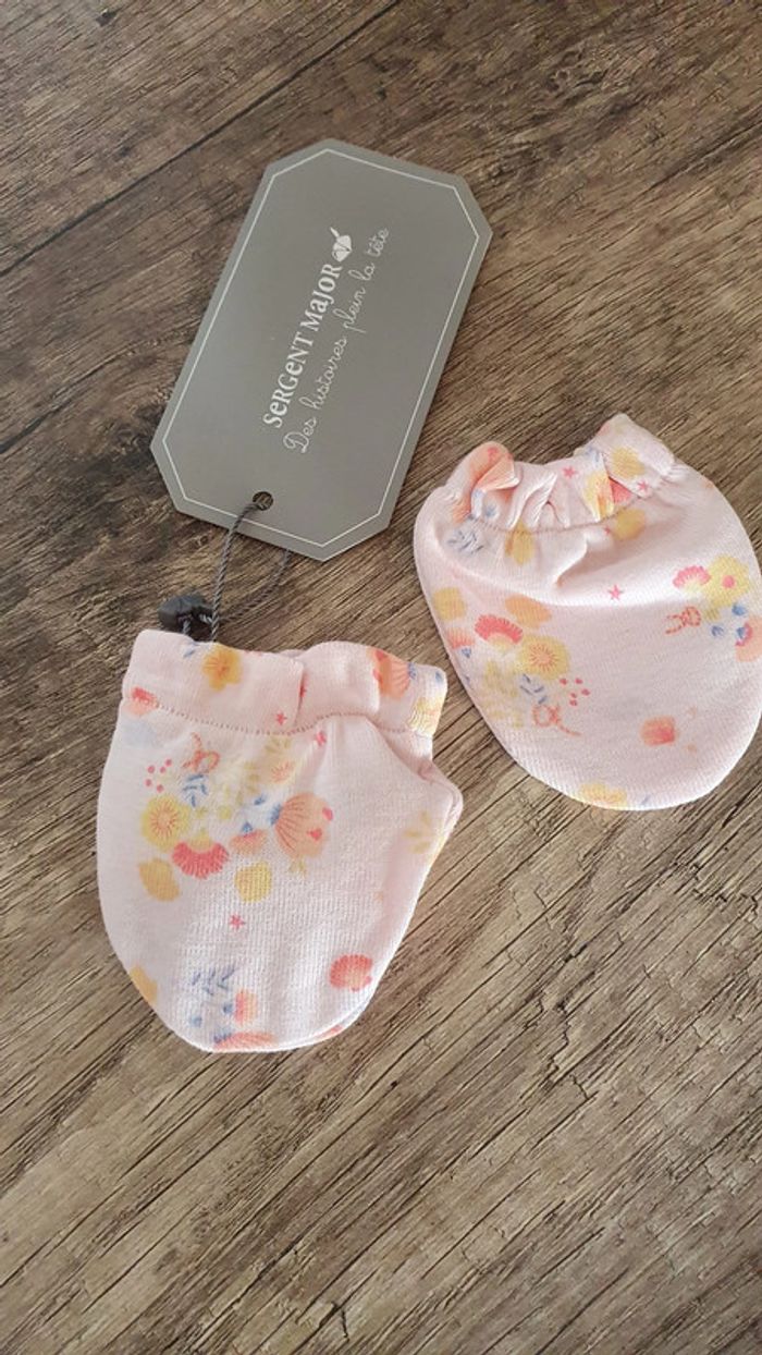 Lot chaussons et moufles rose à fleurs - photo numéro 2