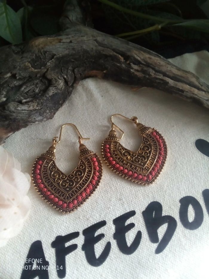 Créoles orientales fil rouge acier doré