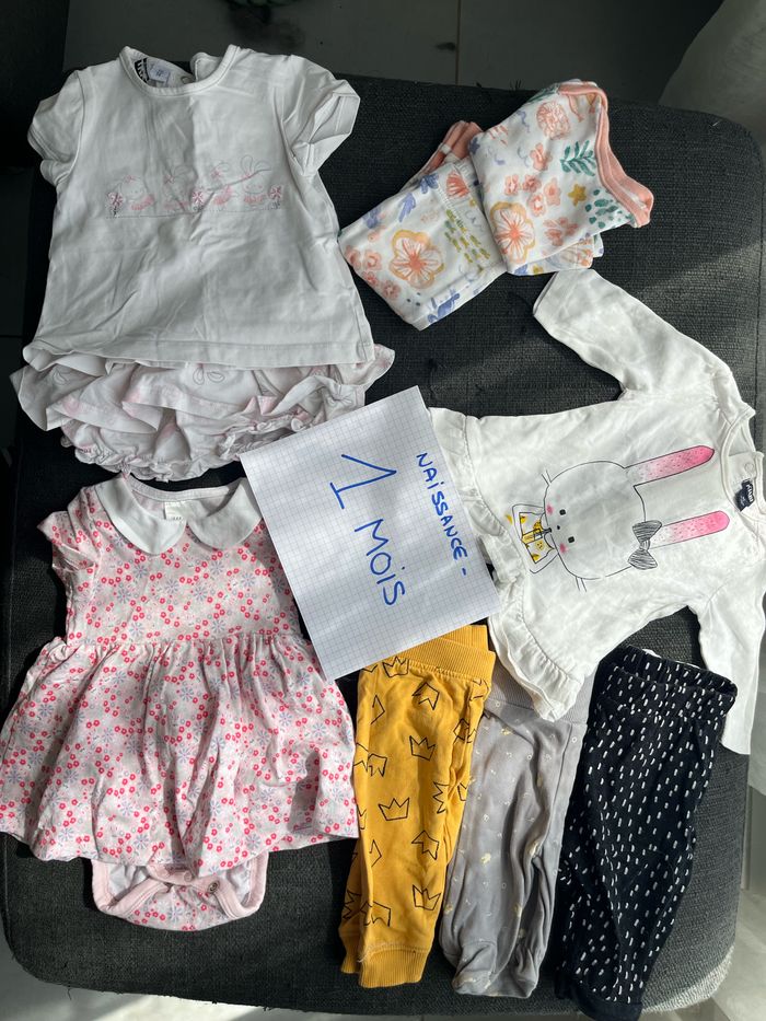 Lot vêtements fille taille 1 mois - photo numéro 2