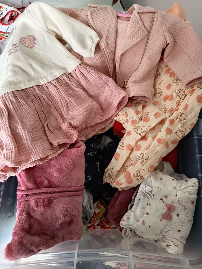Lot de vêtements fille taille 6 mois