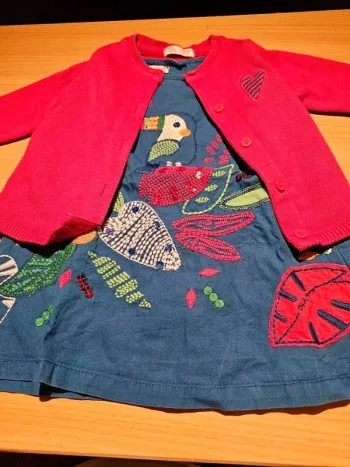 Tenue fille taille 3 mois dpam