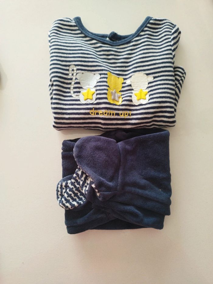 Lot vêtements garçon tee shirt pull et pijama 2 pieces12 mois - photo numéro 3