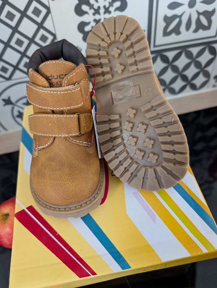 Bottines garçon. Taille 22. Neuf - photo numéro 3