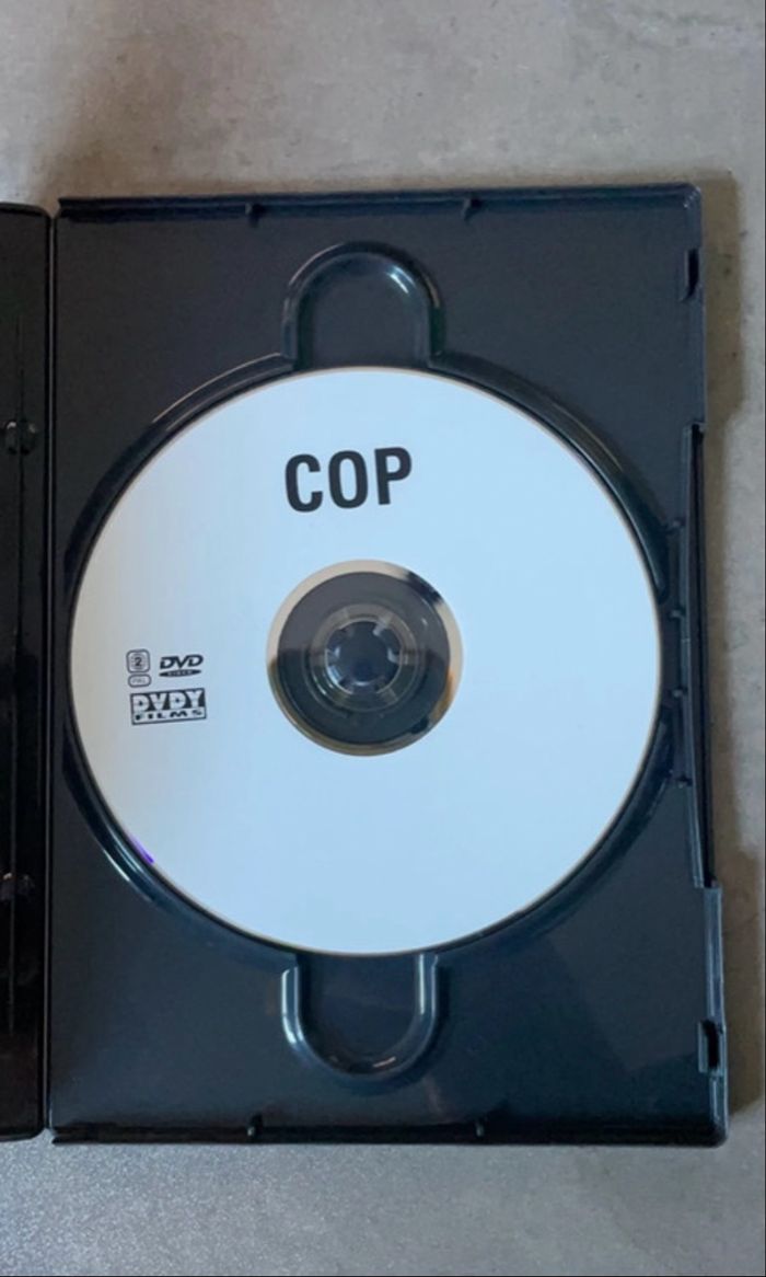 Cop james Wood - photo numéro 2