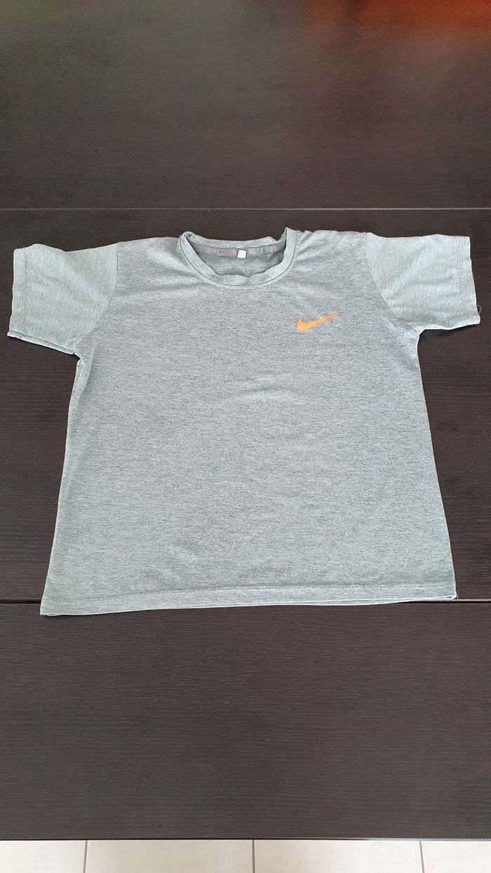 T shirt Nike en 8/10 ans