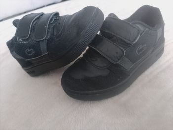 Baskets LACOSTE Enfant - Pointure 26 - Noir