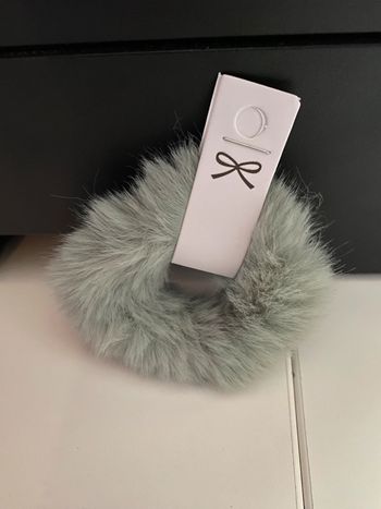 Chouchou fausse fourrure gris vert