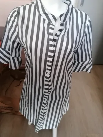 chemise longue taille 42 rayée excellent état