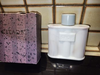 Apres rasage homme AVON BLACK SUEDE  .plein