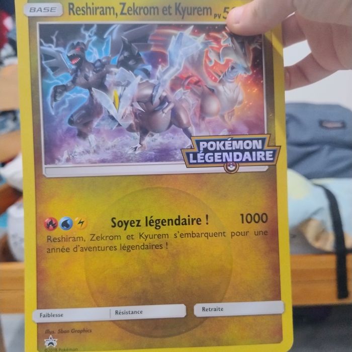 Grande carte pokémon édition Pokémon légendaire nom: Reshiram Zekrom et kyurem pv 500
