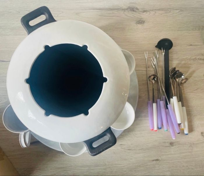 Service à fondue en très bon état - photo numéro 3
