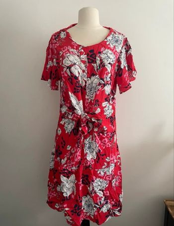 🌸jolie Robe casual manches courtes rouge fleurie taille 42🌸