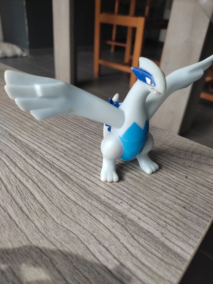 Figurine pokémon légendaire