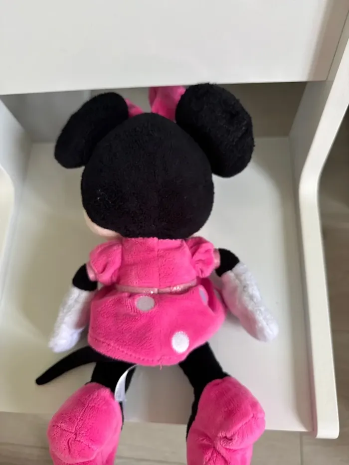 🧸 peluche Disney Minnie - rose et noir - très bon état - laver et désinfecter - photo numéro 5